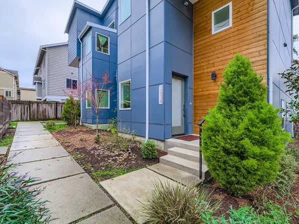 12038 33rd Ave NE, Seattle, WA 98125