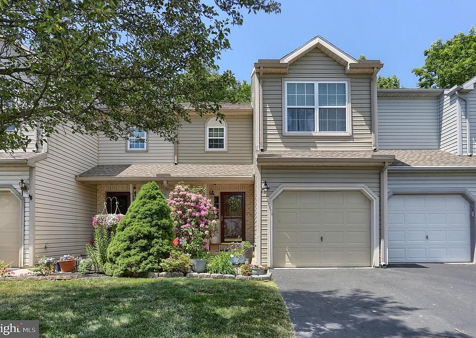 1st image of 167 Hiddenwood Dr