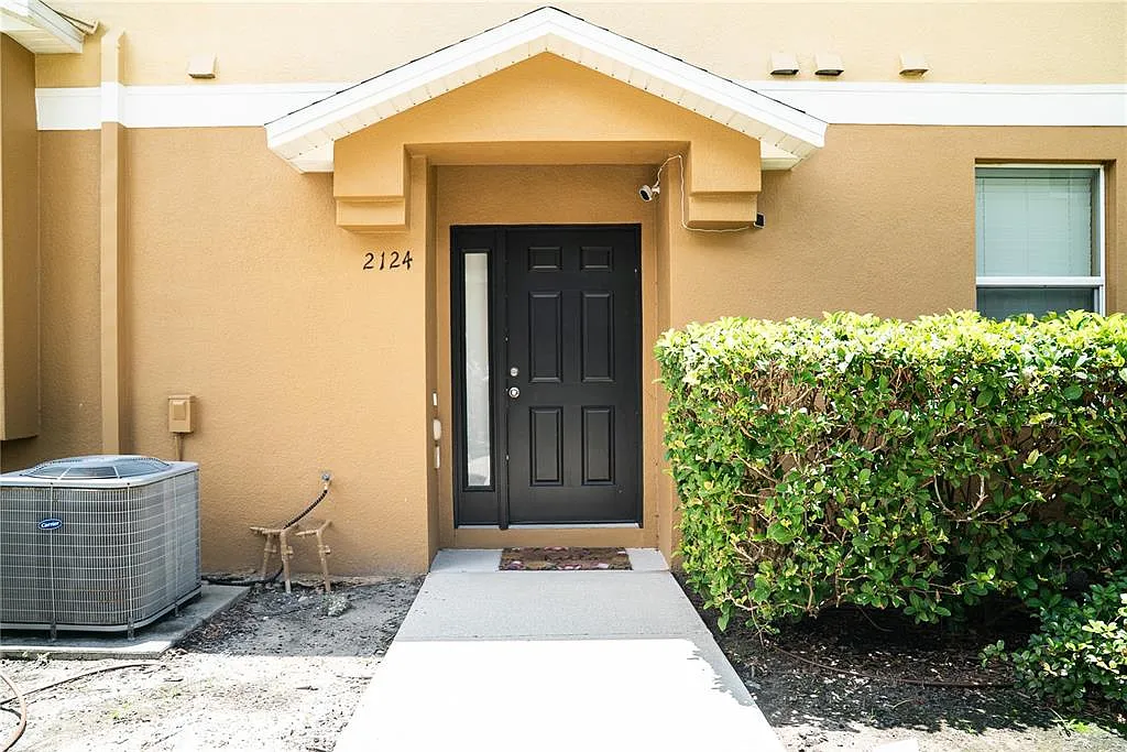 2 bed, 2.0 bath, 1273 sqft, $2,100 — Photo 2