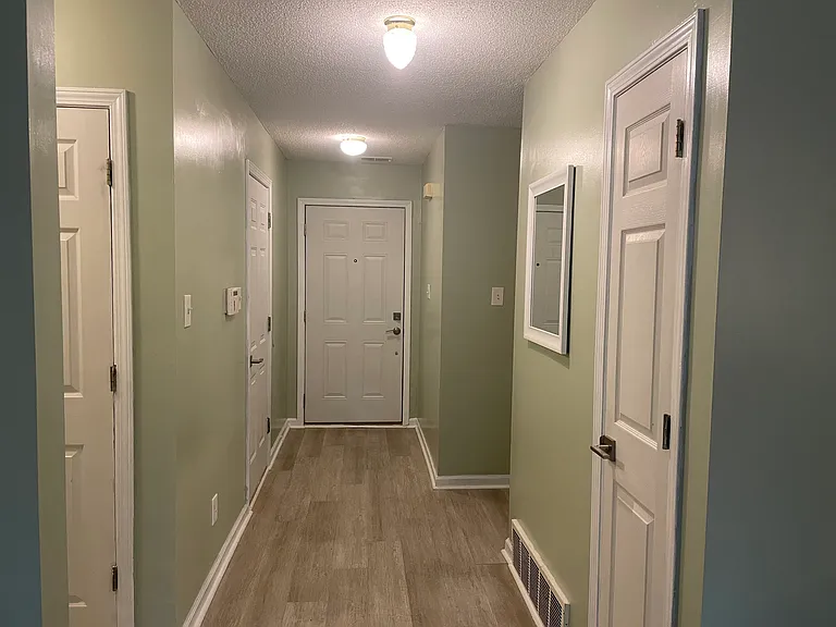 7100 Lindsey Leaf Cv — Photo 1