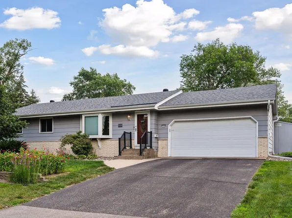 5751 7th St NE, Fridley, MN 55432