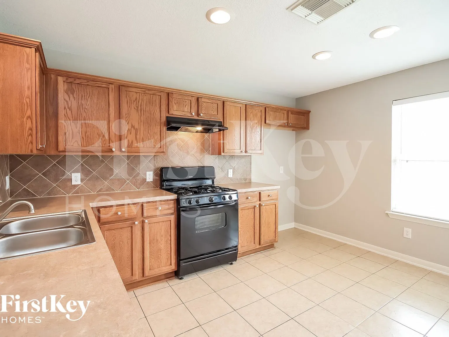 3 bed, 2.0 bath, 1206 sqft, $2,000 — Photo 4