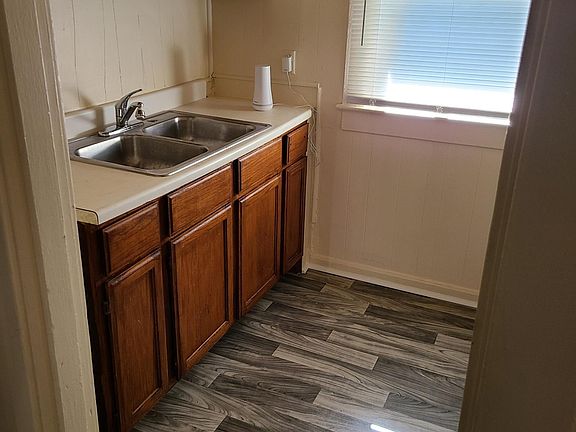 2nd image of 305 S 41st St