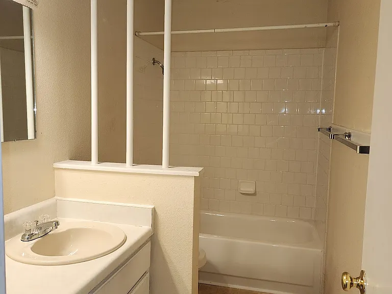1025 Delaware Dr #3 — Photo 1