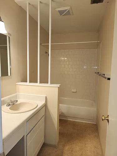 1025 Delaware Dr #3 Photo 1