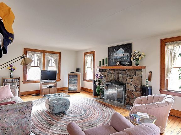 4th image of 502 S Main St