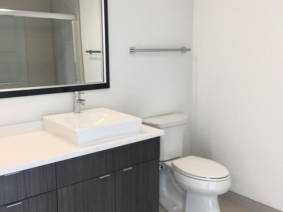 2nd image of 558 W Webster Ave APT 612