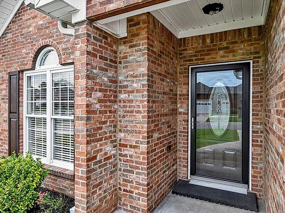 2nd image of 2975 Phelan Cir SE