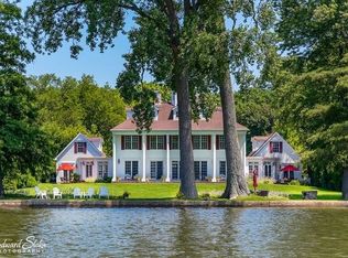 655 Woodland Dr, Crystal Lake, IL 60014