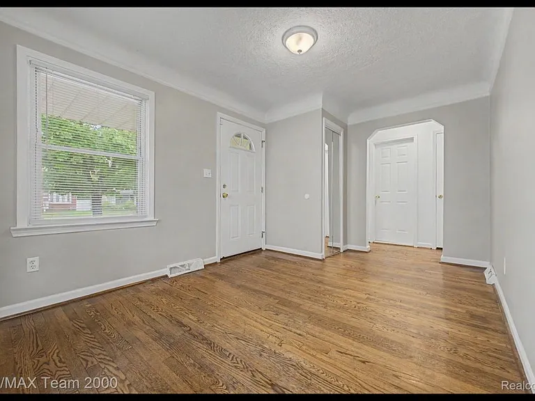 5635 Westpoint St — Photo 3