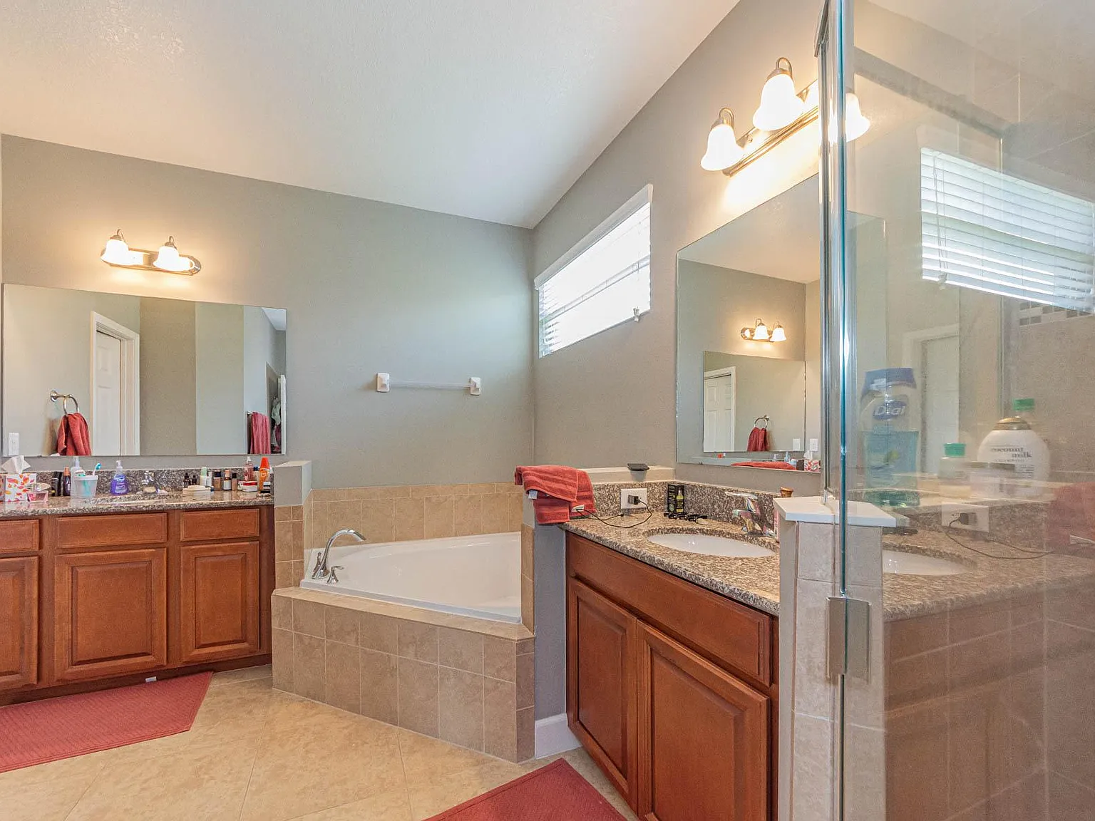 4 bed, 2299 sqft, $4,500 — Photo 4