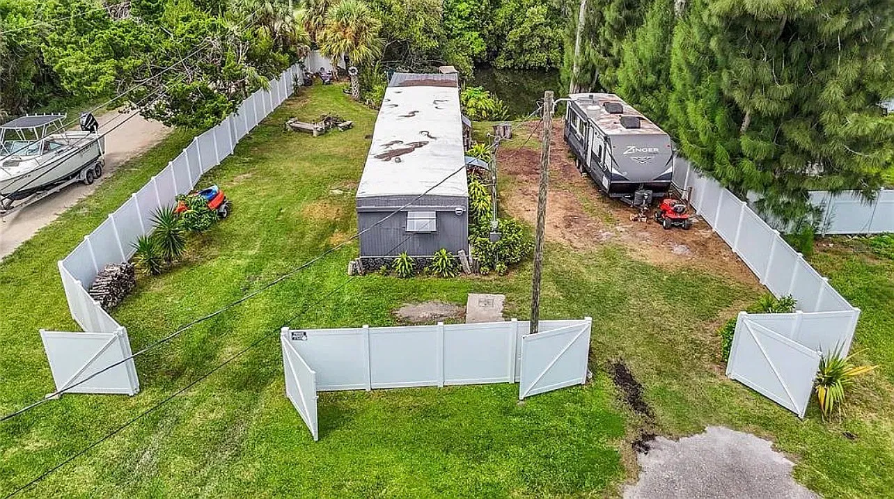 2 bed, 600 sqft, $1,800 — Photo 2