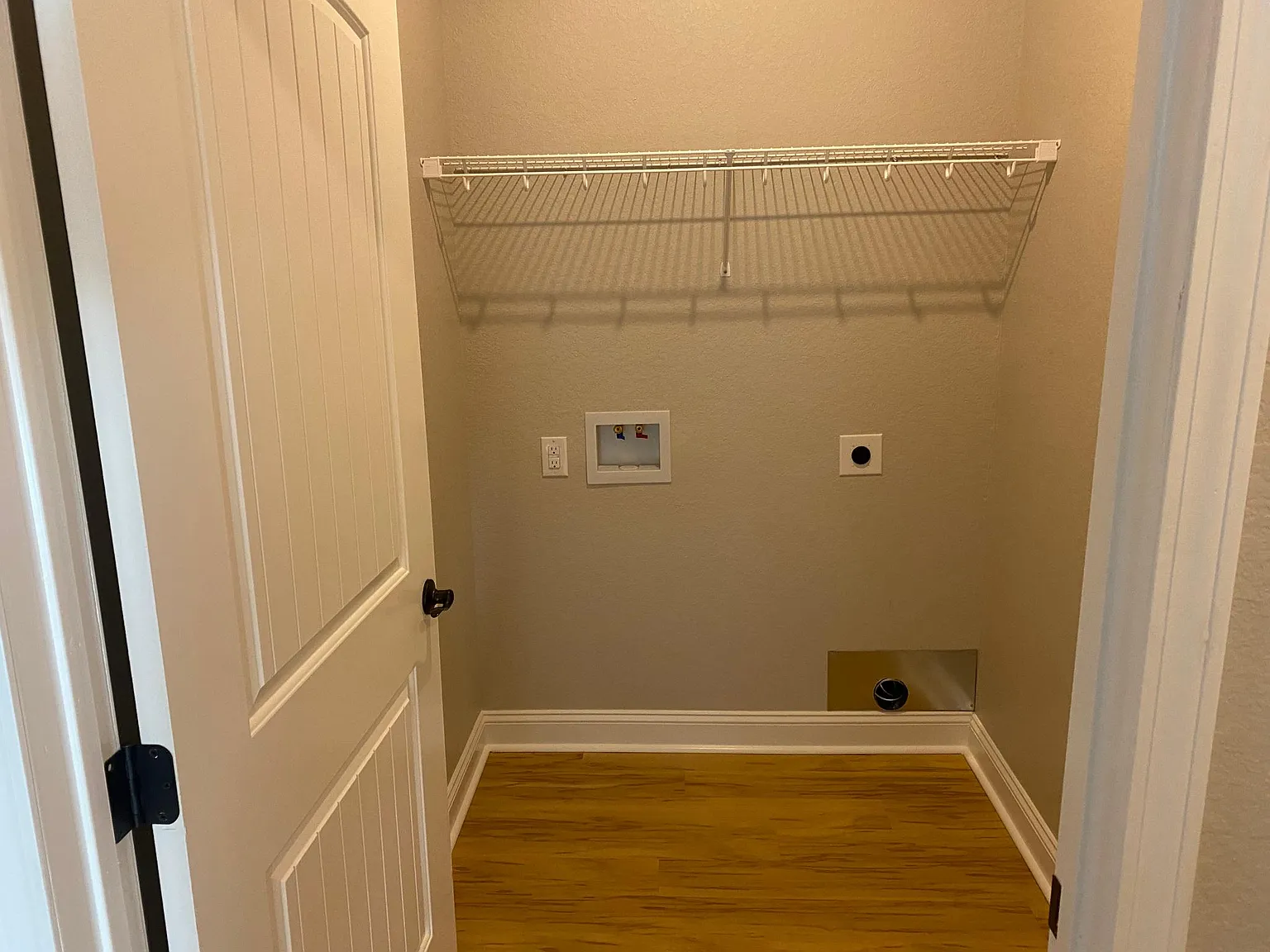 120 Jordan Dr — Photo 3