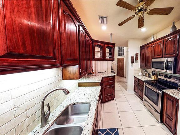 5th image of 301 Fairhaven Dr