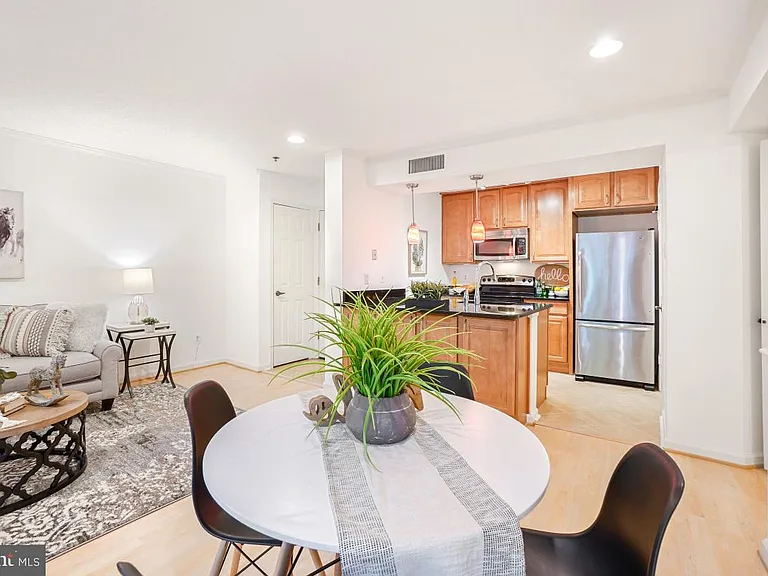 1524 Lincoln Way #100 — Photo 11