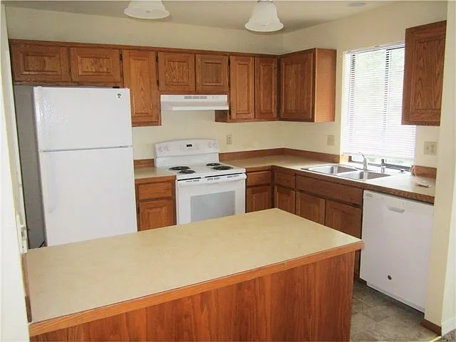 25980 NW Circle Dr S — Photo 3