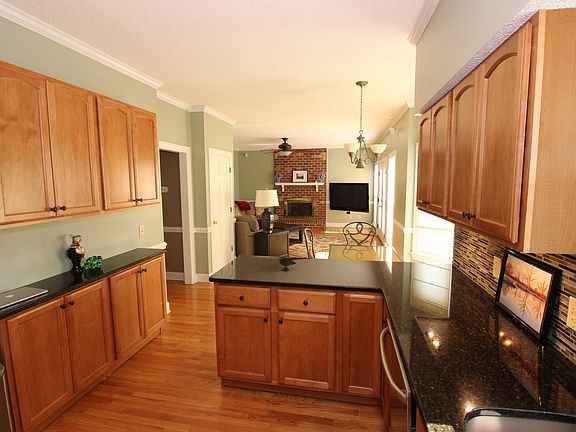 3rd image of 117 Bishop Dr