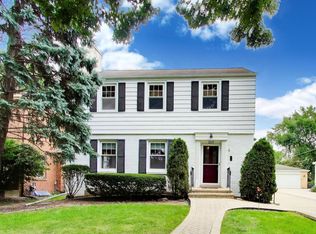 215 S Hi Lusi Ave, Mount Prospect, IL 60056