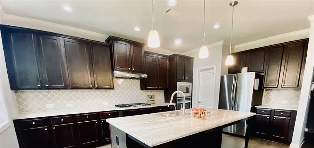 5 bed, 4.0 bath, 3331 sqft, $3,595 — Photo 3
