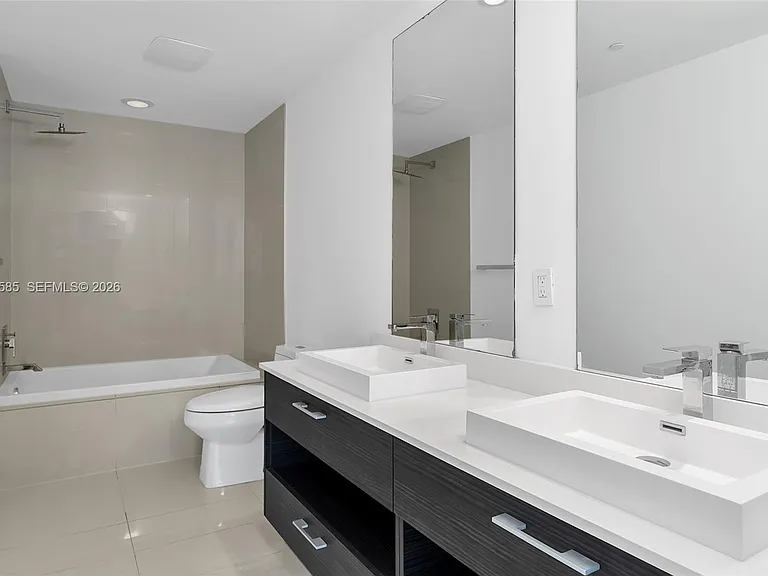 45 SW 9th St #3502 — Photo 22