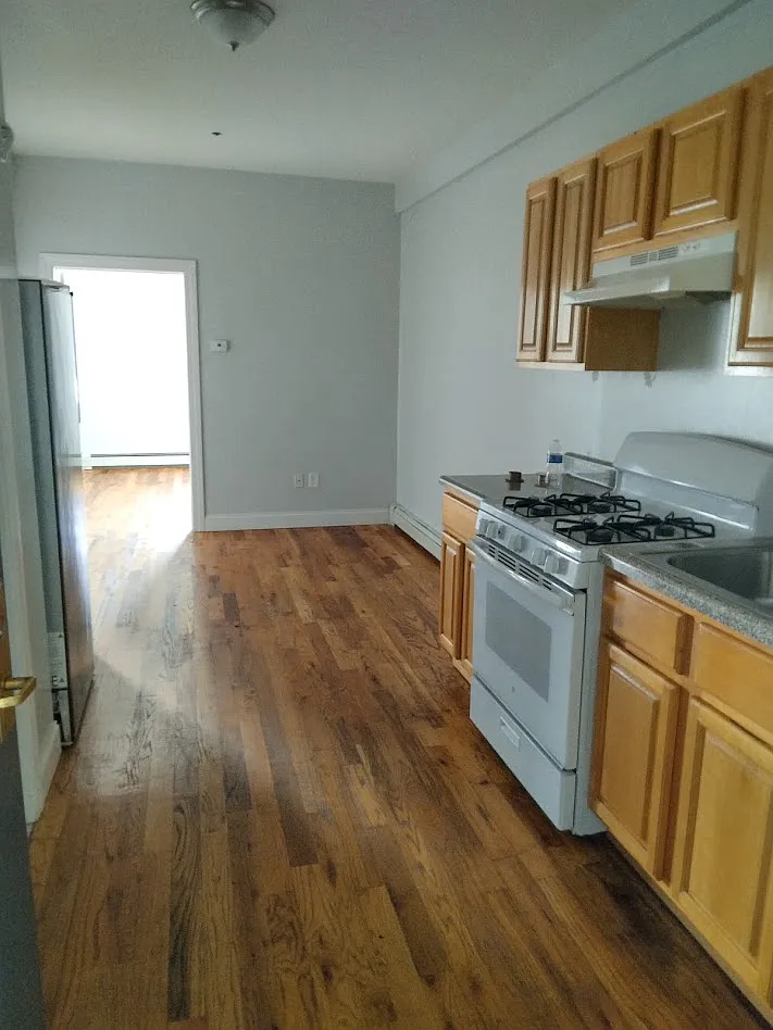 2 bed, 900 sqft, $2,200 — Photo 1