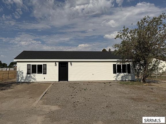 2nd image of 821 Camas St
