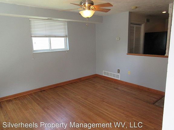 2nd image of 905 26th St APT 1