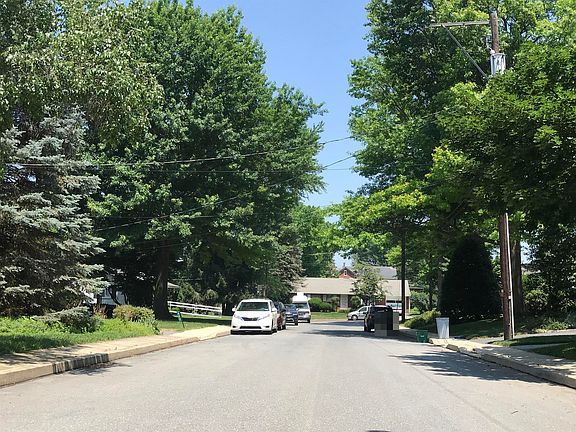 5th image of 445 Hostetter Dr