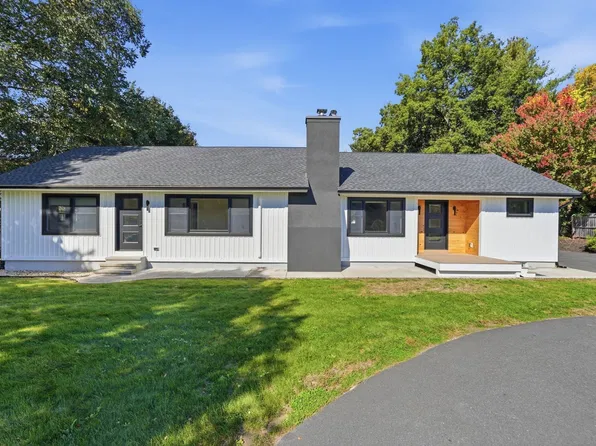 681 Center St, Ludlow, MA 01056