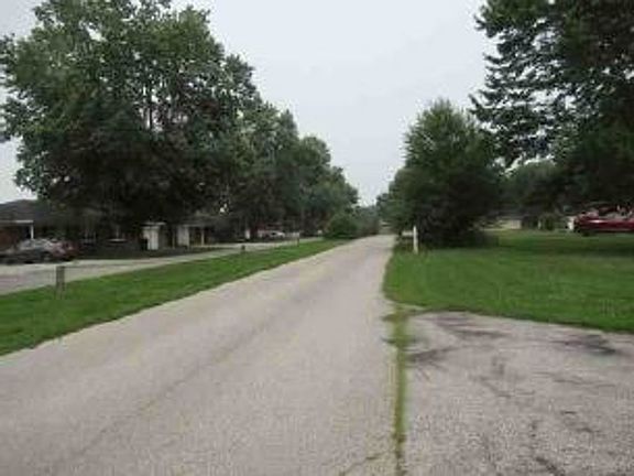 Exterior Neighborhood (street photo)