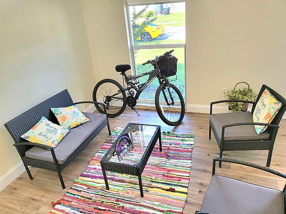 4th image of 2702 Adela Ave