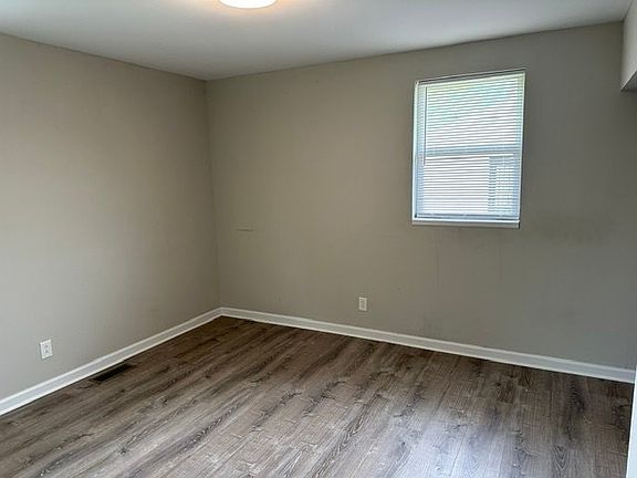 5th image of 803 King Dr