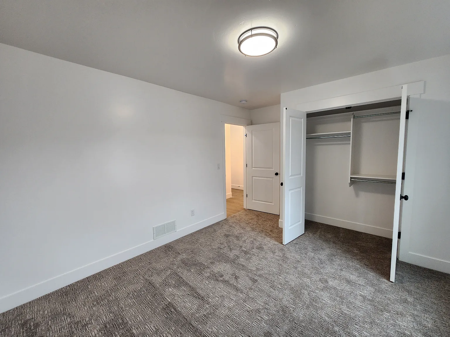 3 bed, 2.0 bath, 1335 sqft, $1,795 — Photo 3