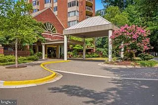 1 bed, 1.0 bath, 735 sqft, $2,050 — Photo 2