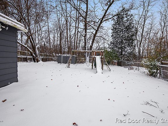 4th image of 881 Diamond Ave NE