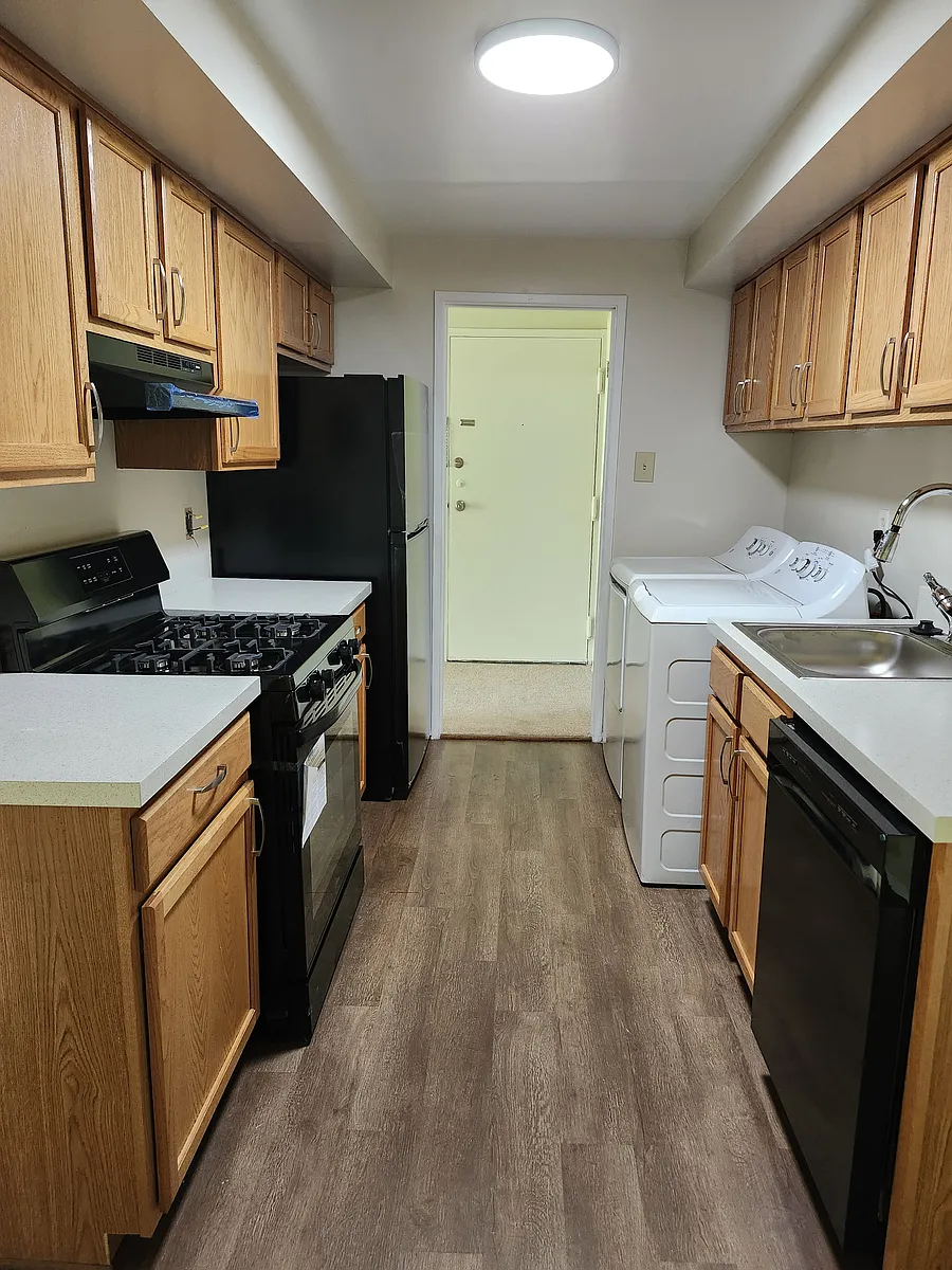 Building Photo - 10241 Prince Pl #204