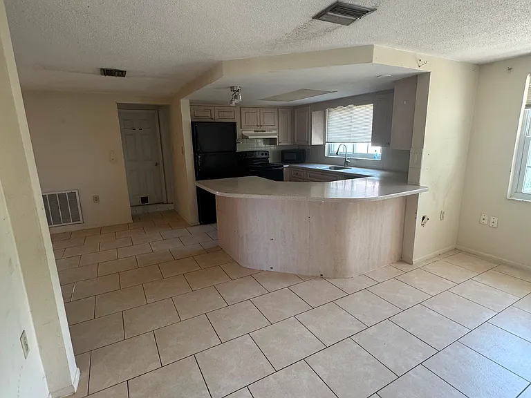 9125 Hunt Club Ln — Photo 5