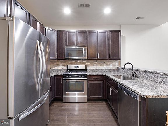 3rd image of 3858 Green St