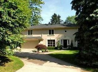 120 Denbar Rd, Bloomfield Hills, MI 48304
