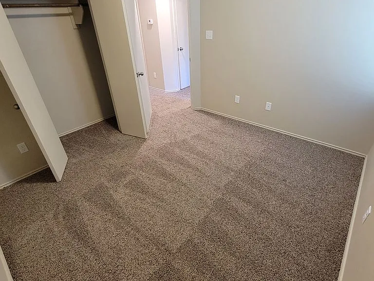 2136 Heritage Ln — Photo 10