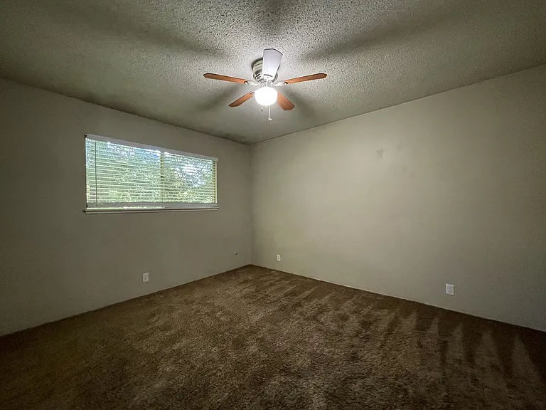 623 W 6th Ave #11 — Photo 7