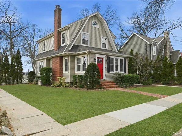 70 Larch Avenue, Floral Park, NY 11001