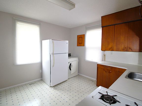 4th image of 4918 45th Ave
