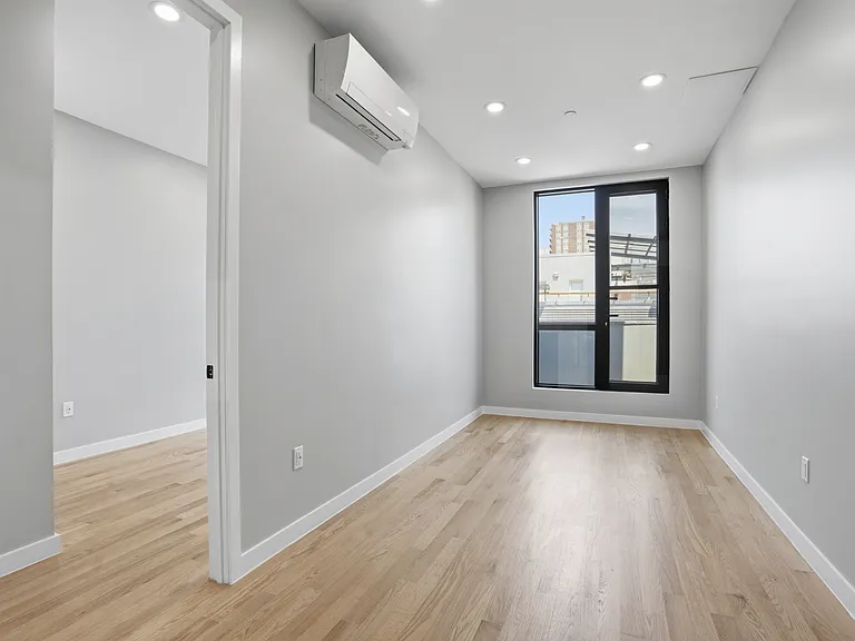 356 E 8th St #Penthouse 3 — Photo 9