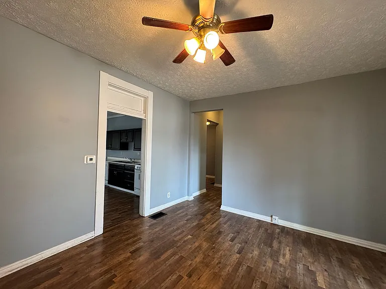 802 Iowa St — Photo 4