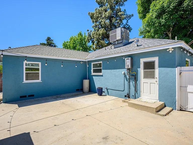 6438 Densmore Ave — Photo 24