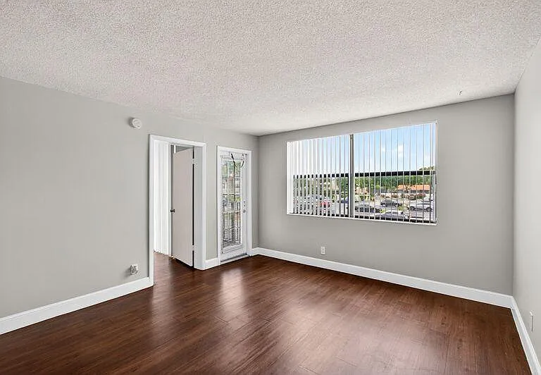 728 Executive Center Dr #29 — Photo 3