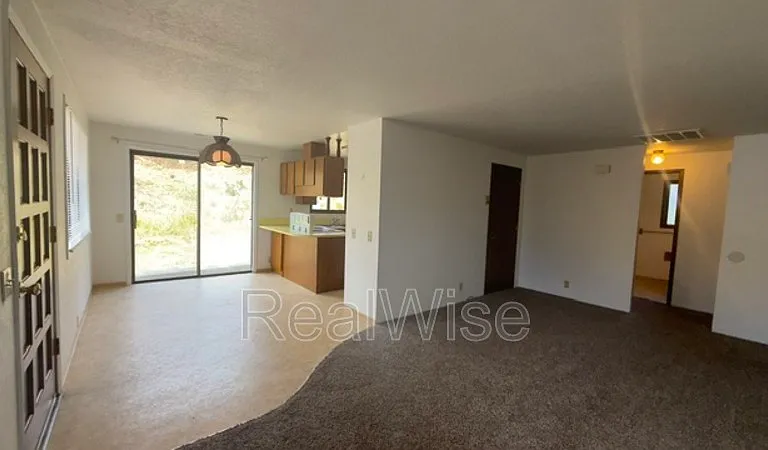 1132 NE Barager Ave — Photo 7