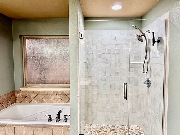 3rd image of 6 Copper Ridge Rd