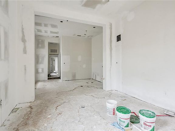 3rd image of 2928 Annunciation St